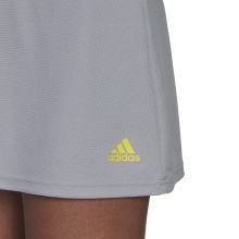 adidas Spódnica tenisowa Club (wbudowane legginsy, pochłaniająca wilgoć) srebrnoszara Damska